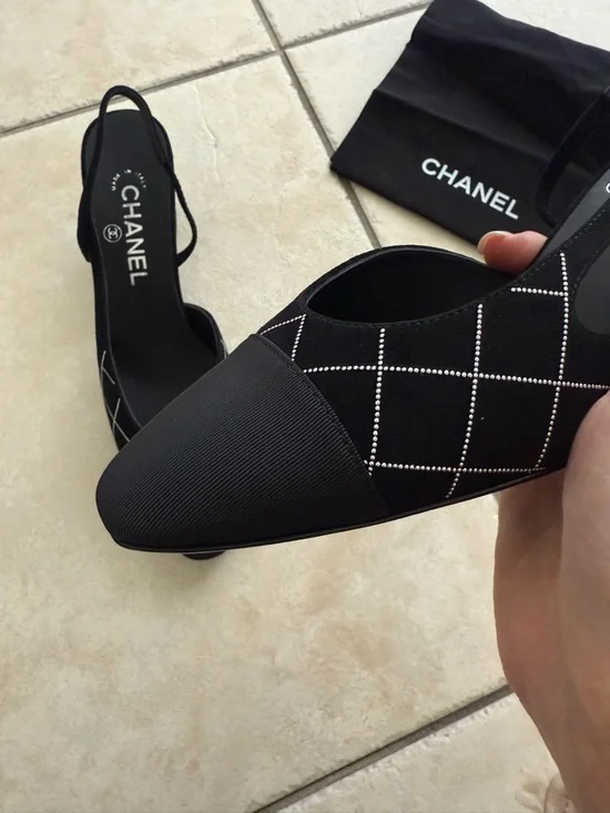 CHANEL Black Quilted Slingback Pumps with Contrast Stitching - Picture 5 of 6